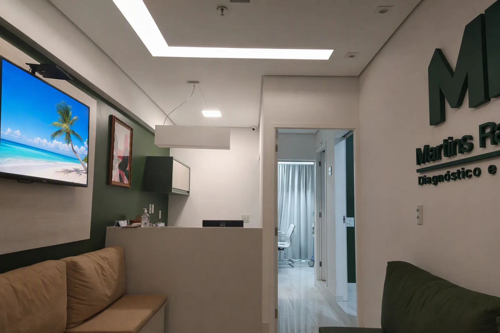 Recepção da Clínica Martins Ramos, no Gonzaga, em Santos
